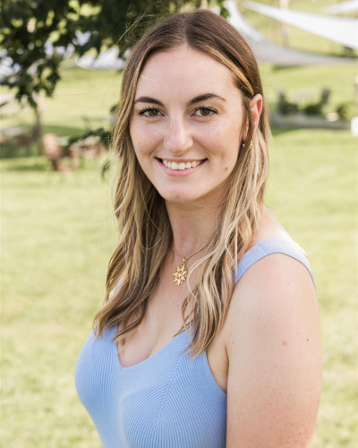 Bridget Headshot
